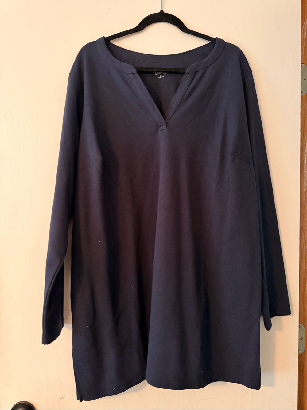 Duluth Trading Co Navy V‑Neck Long Sleeve Tunic